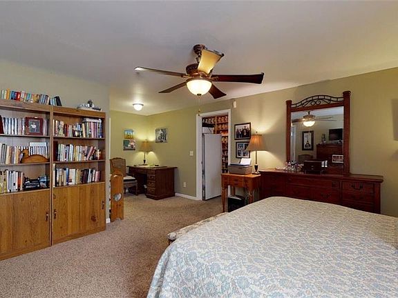 4th image of 2405 N Moulton Dr