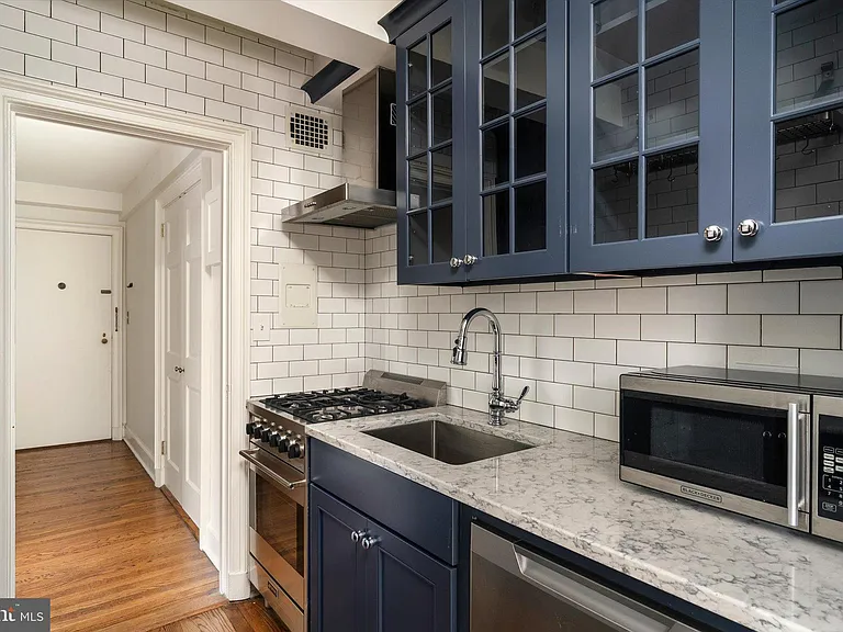 25 Palmer Sq W #A — Photo 16