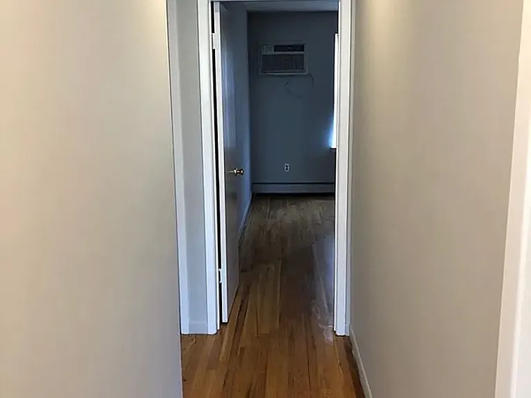 182 De Graw St #3 — Photo 4