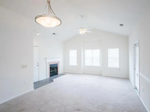 4450 Platinum Dr APT 1B, Greensboro, NC 27409