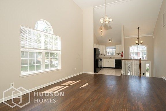 3rd image of 12 Oak Point Dr #12