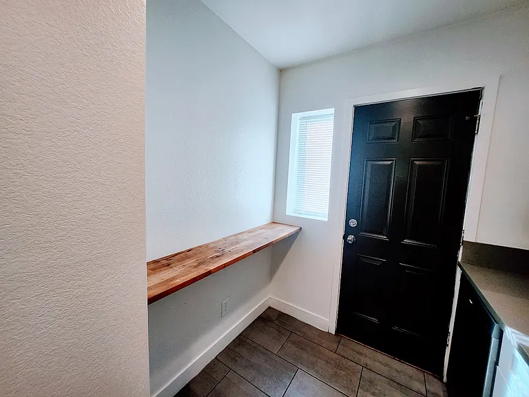 646 N 10th Ave — Photo 5