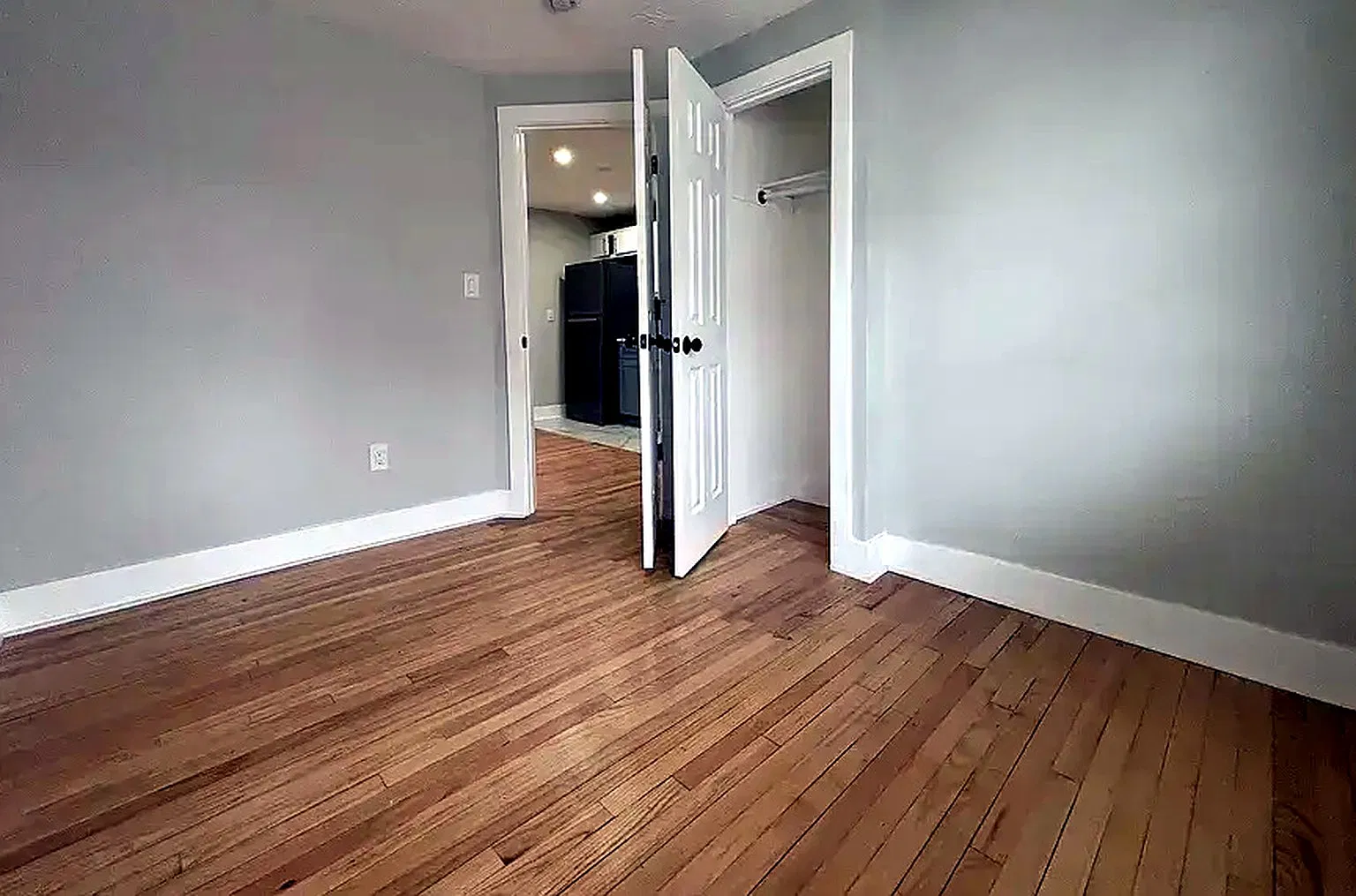 2 bed, 850 sqft, $1,600 — Photo 2