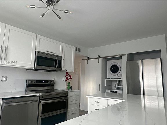5th image of 223 Lakeview Dr APT 204