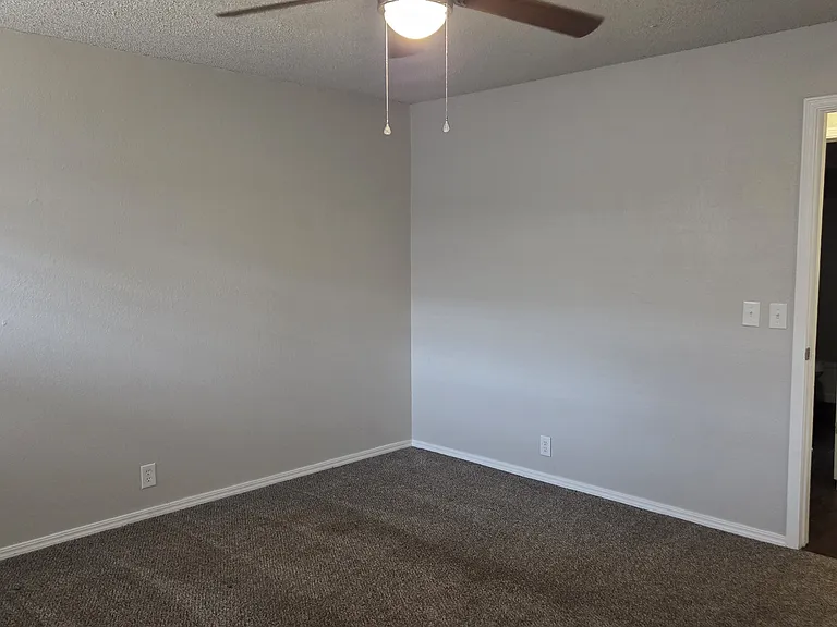 401 Norton Cir — Photo 29