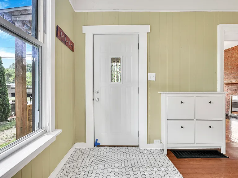 258 Allen Ave — Photo 3