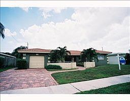 5th image of 2090 NE 65th St