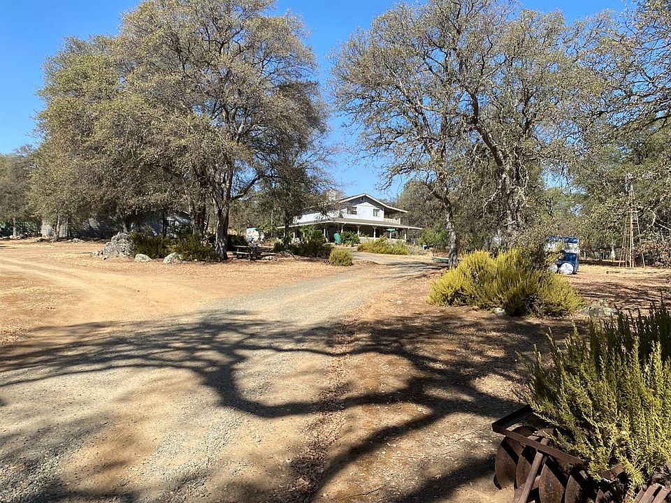 2nd image of 40 Stoney Oaks Loop