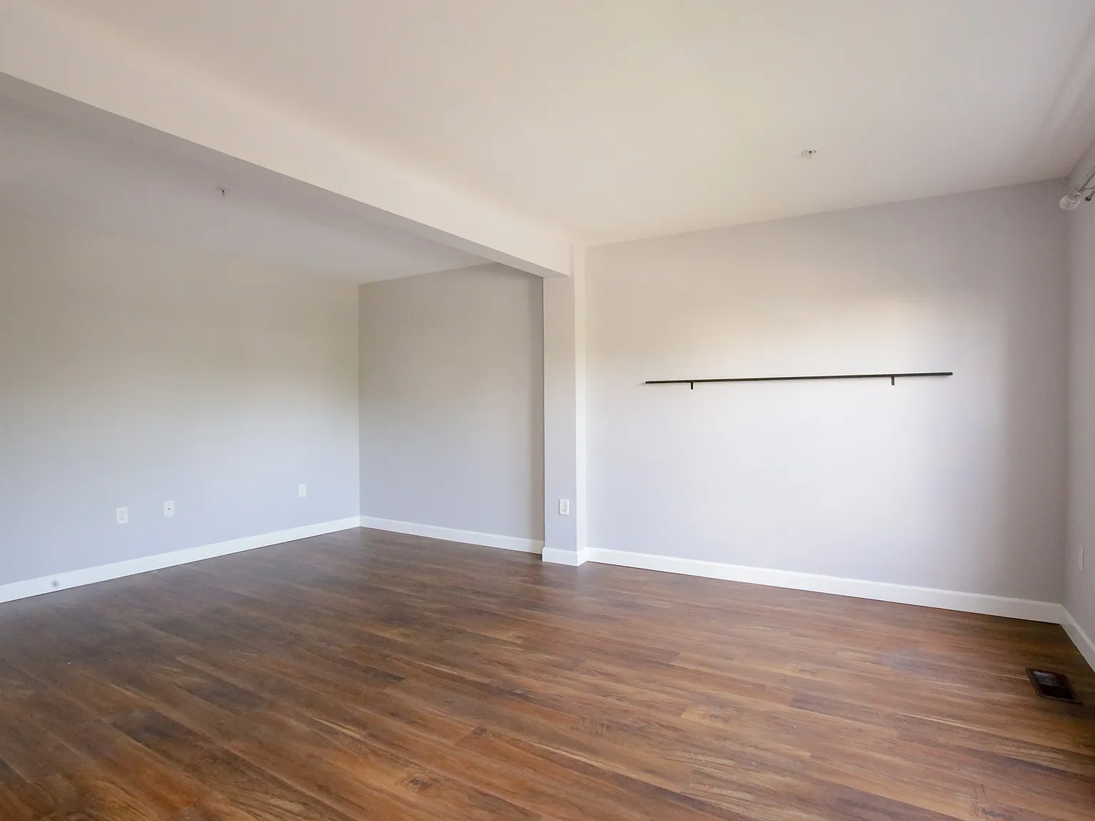3 bed, 2400 sqft, $2,300 — Photo 4