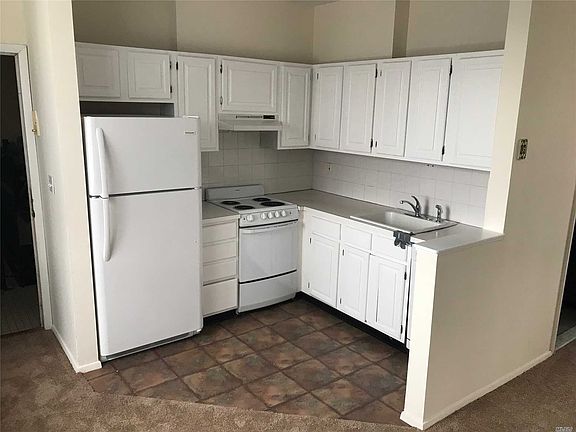 5th image of 541 E Broadway APT 2B