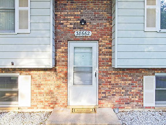 4th image of 38662 Linden Ave