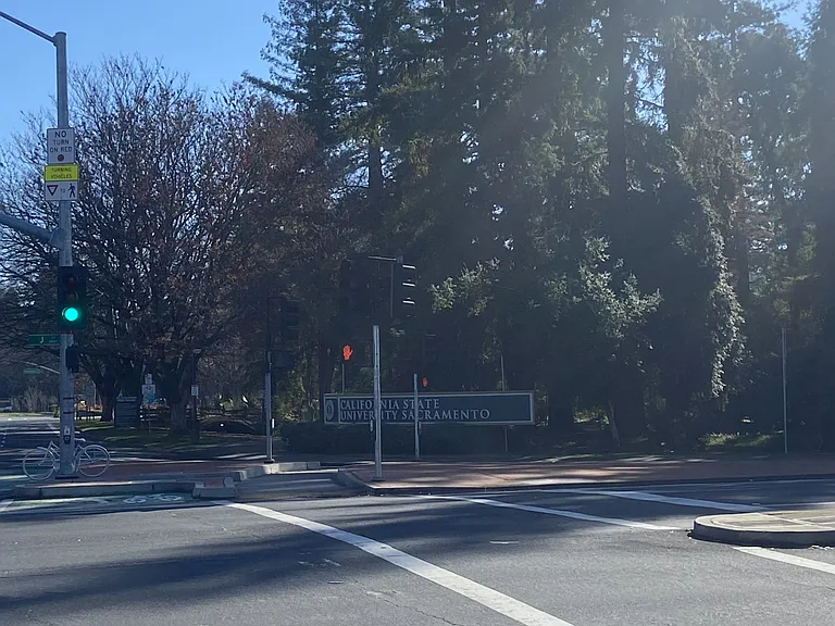 Great location! One block from California State University Sacramento. 5 min walk to The Melt, Cold stone Ice Creamery, Rayle's, 10 min drive to Mid-Town, great bicycling community. Rent today! 2x2- 846sq ft. $1,775/ 1x1- 606 sq ft. $1,545