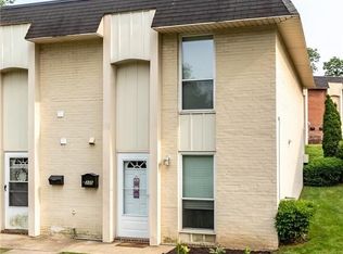 330 College Park Dr, Coraopolis, PA 15108
