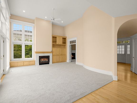 5th image of 2215 NW Crestview Way