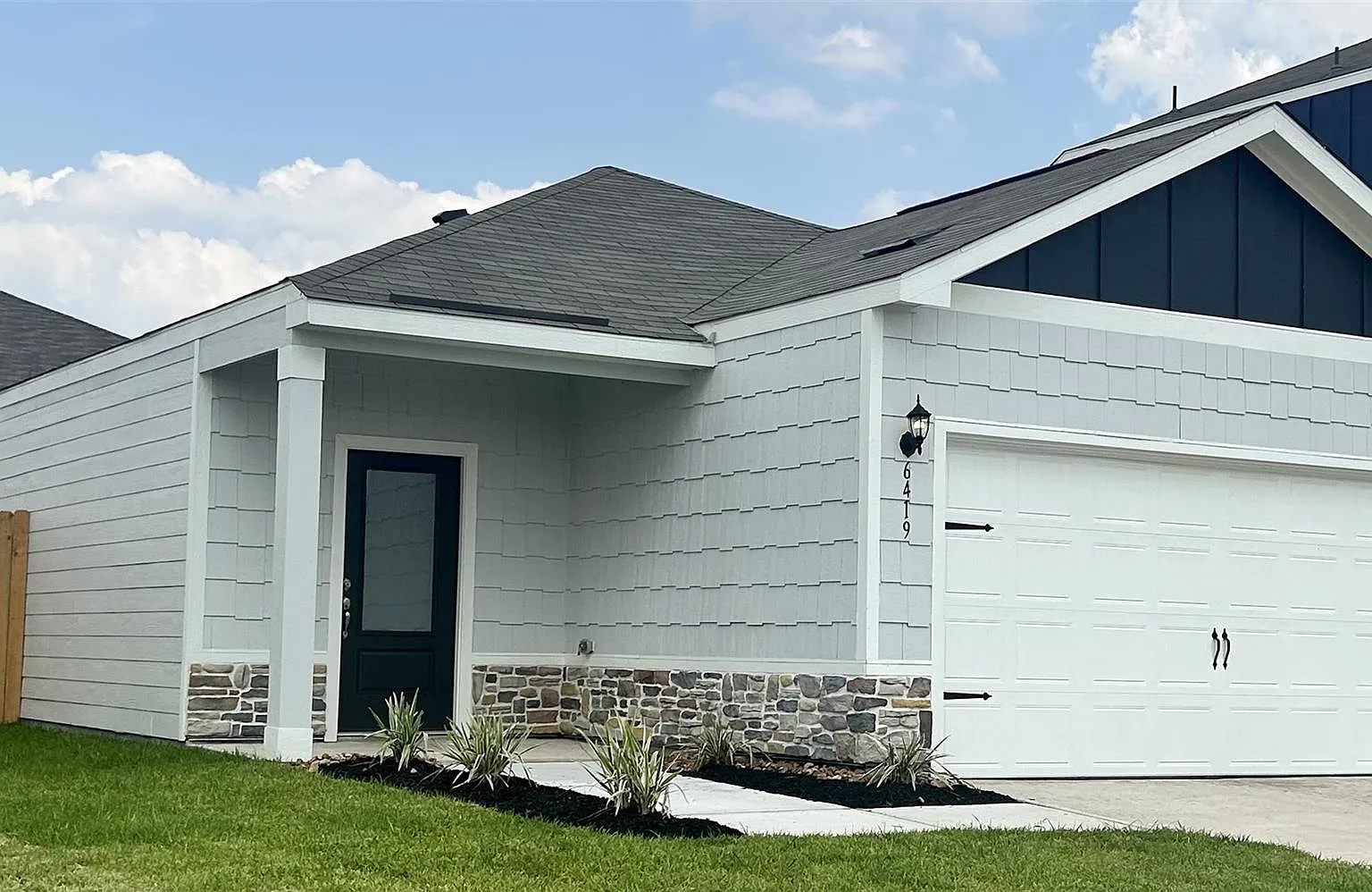 3 bed, 2.0 bath, 1571 sqft, $2,380 — Photo 1