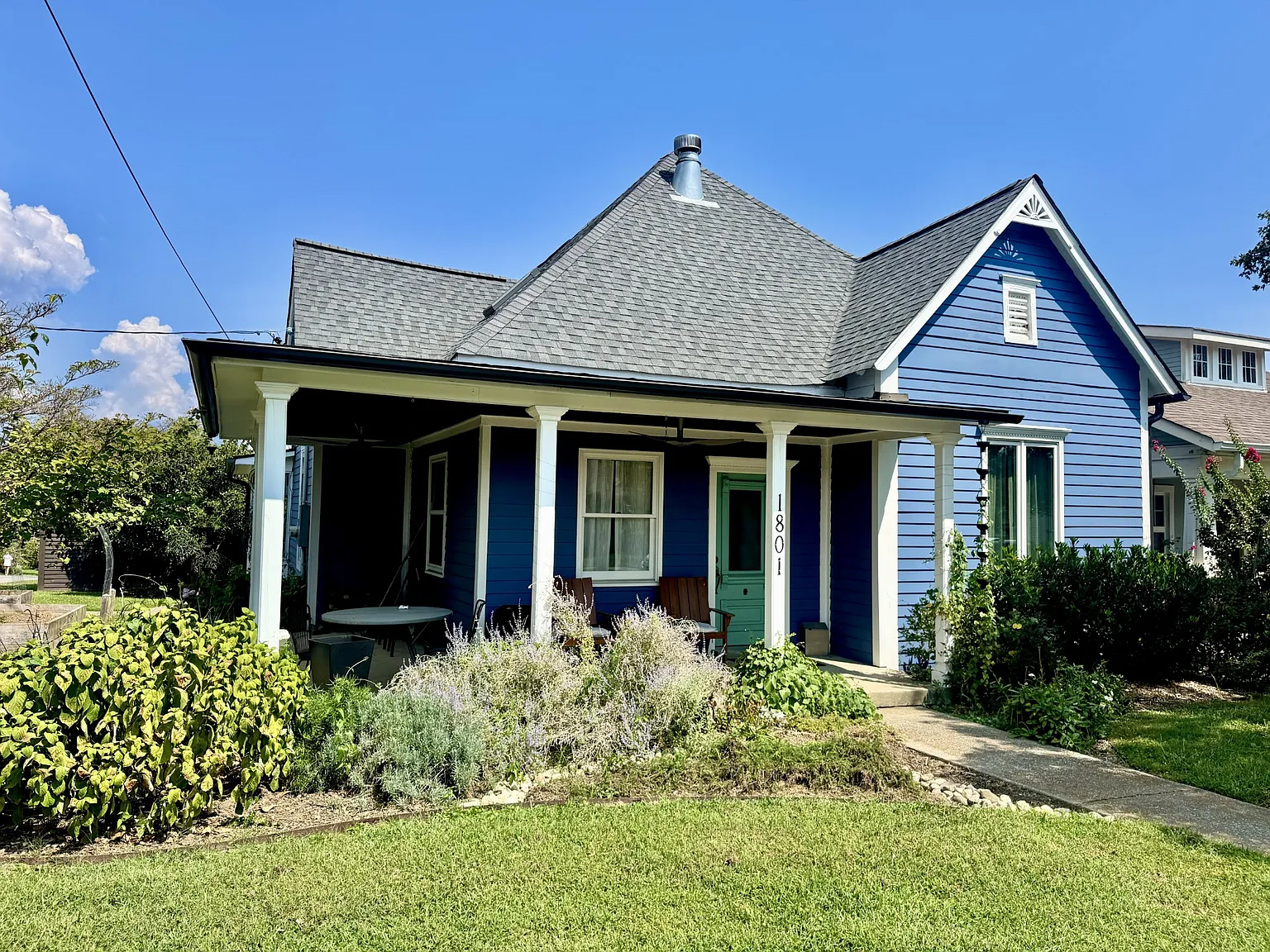 3 bed, 2.5 bath, 2500 sqft, $4,500 — Photo 1