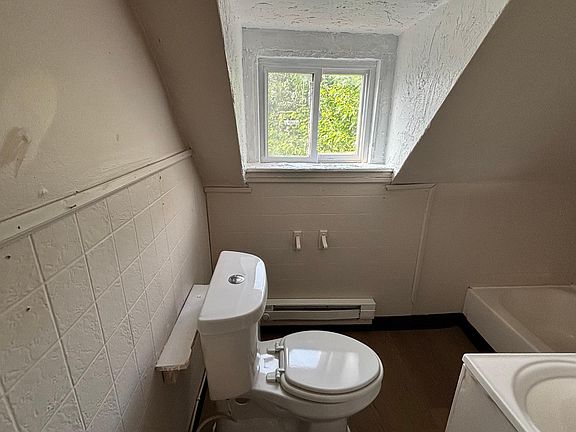 5th image of 10218 Parkgate Ave Floor 3