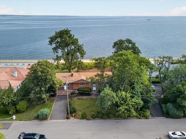 23 Eastland Drive, Glen Cove, NY 11542