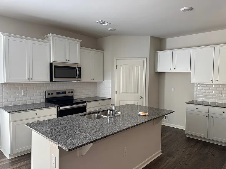 567 Stoneybrook Dr — Photo 7