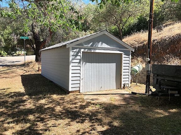 Detached Garage