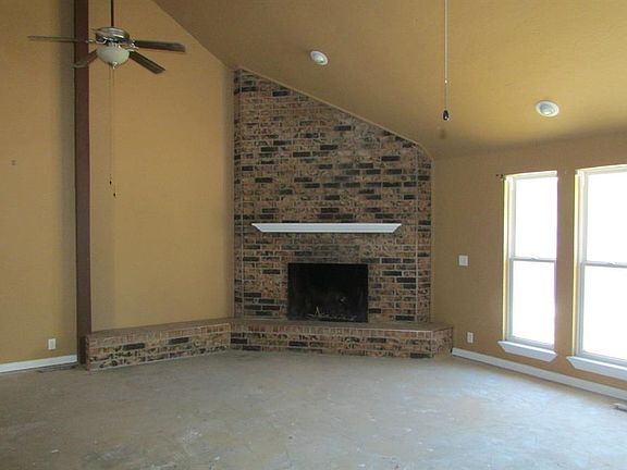 5th image of 2137 Edinburg Dr