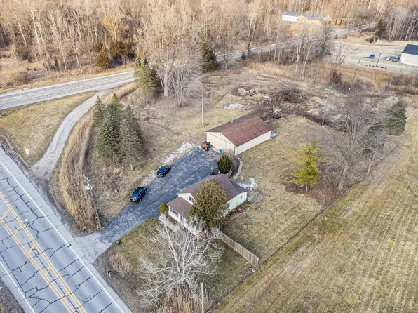 25701 Sumpter Rd, Belleville, MI 48111