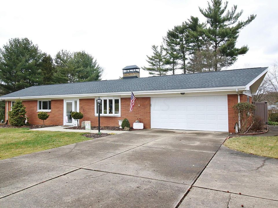 1st image of 165 E Willow Dr
