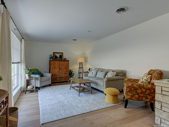 3rd image of 134 Oaklane