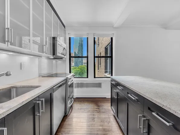 210 W 70th St, New York, NY