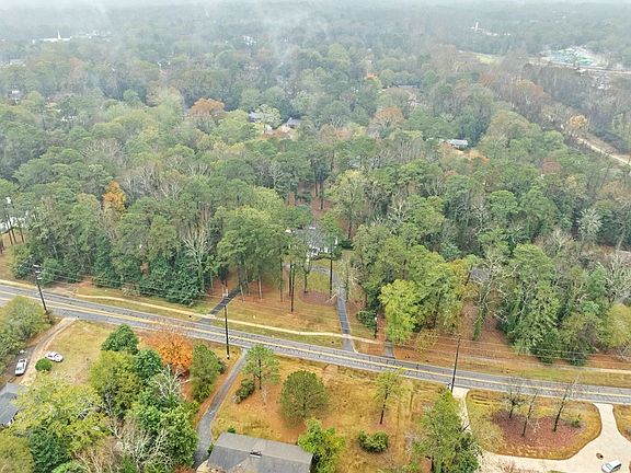 3rd image of 740 Moores Mill Rd