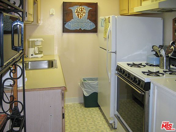 5th image of 201 E Whittley Ave