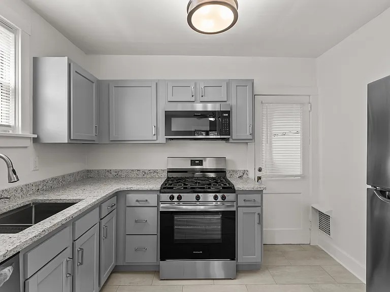 1129 Wisconsin Ave — Photo 6