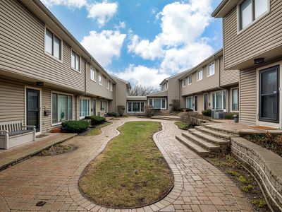 1150 Meadow Rd, Northbrook, IL, 60062
