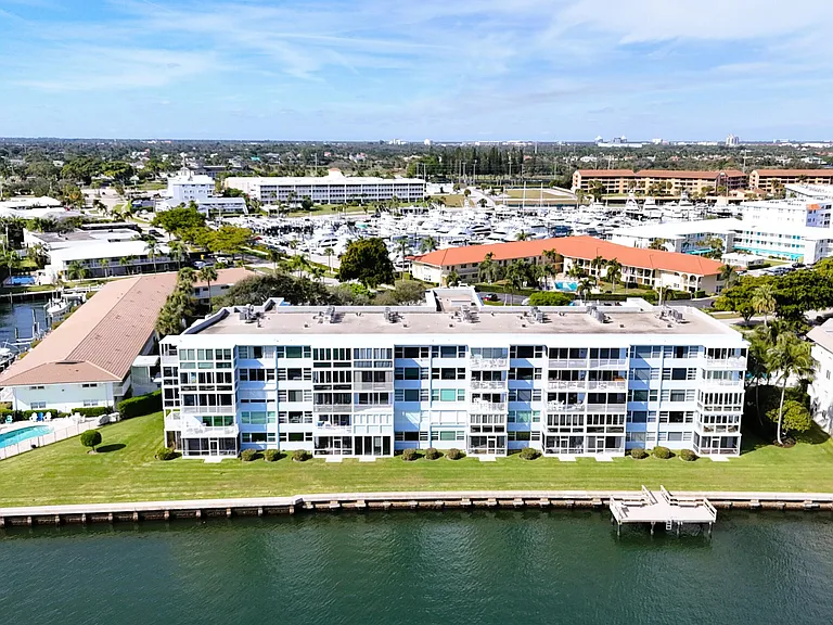 60 Yacht Club Dr #405 — Photo 13