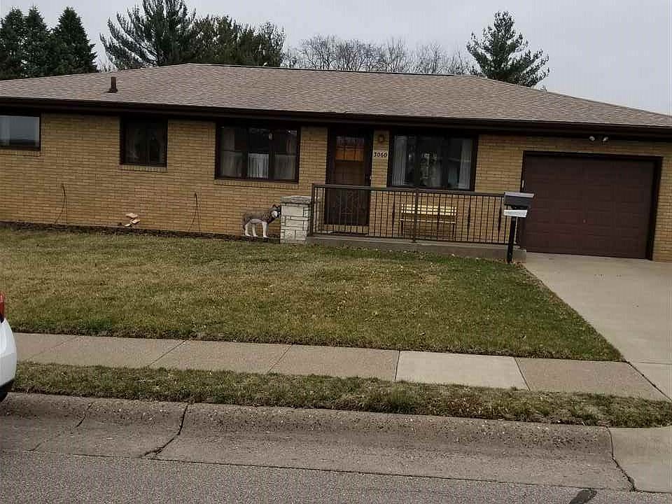 1st image of 3060 Oak Crest Dr