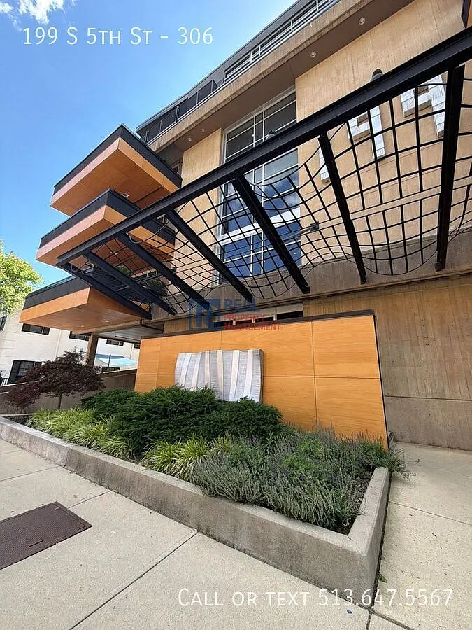 Live right in Downtown Columbus in this 2 BR 2 BA filled with natural sun light and modern elegance — Photo 1