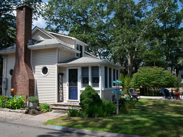 24 Town Road, East Lyme, CT 06357