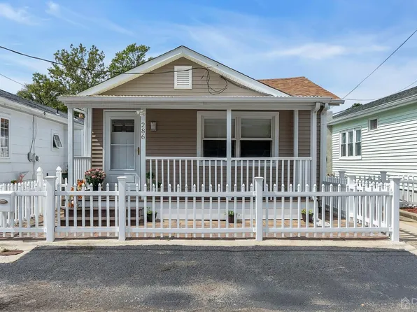 286 Norwood Ave, Laurence Harbor, NJ 08879