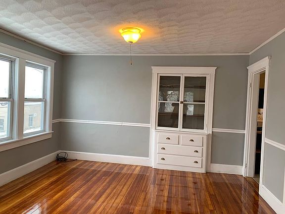 3rd image of 66 Putnam St