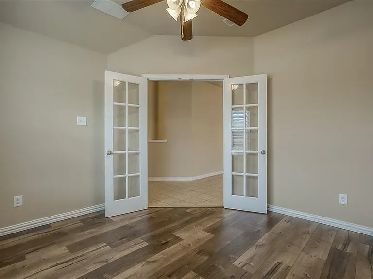 817 Silvermoon Dr — Photo 2