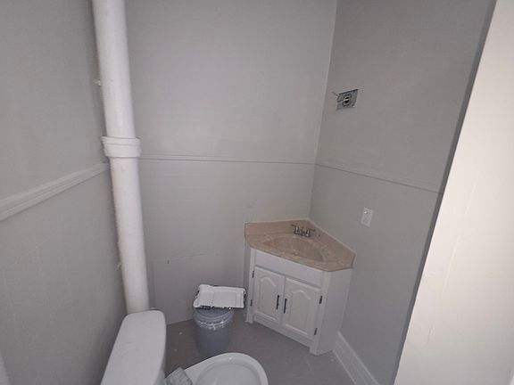 3rd image of 368 E Erie St APT 4