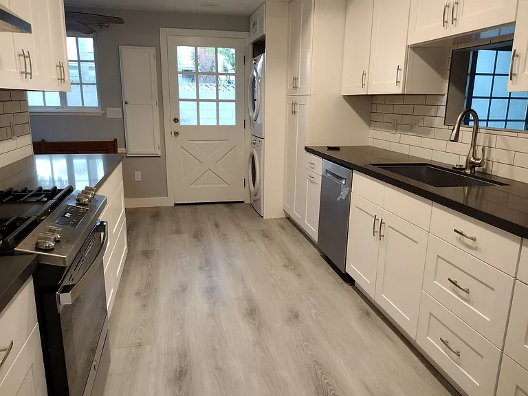 964 Waterbury Ln — Photo 4