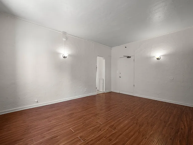 1610 N Normandie Ave — Photo 8