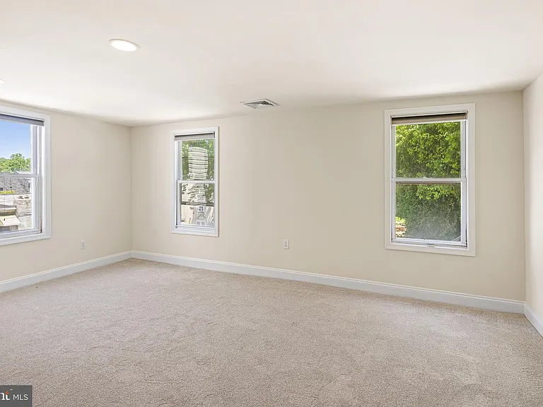 146 W 1st Ave — Photo 7