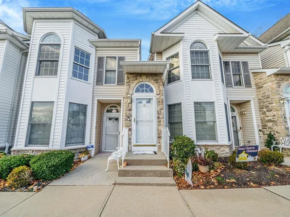 14 Gazebo Lane #14, Smithtown, NY 11787