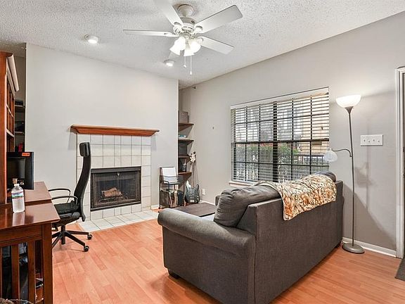 4th image of 203 E 31st St APT 102