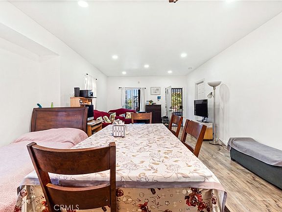 5th image of 433 W 55th St