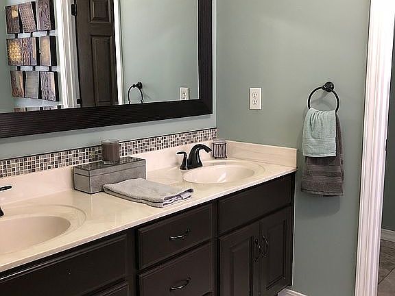 Master bath with jacuzzi tub