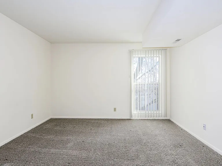 Oak Forest Apartments — Photo 32