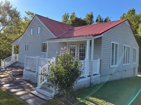 17 Smith Ln, Cartersville, VA 23027